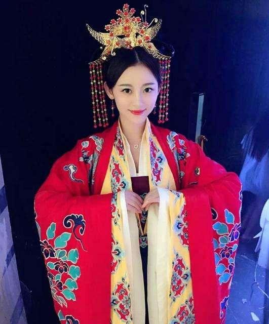 五年拍了几十部戏, 她为养一家九口累出一身病, 26岁因癌去世