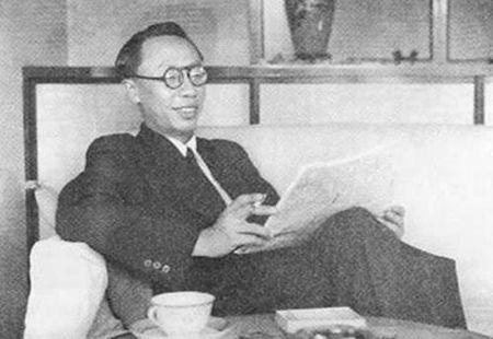 溥仪自传回忆起，九岁时做的“恶作剧”，太监怨恨，宫女羞红了脸