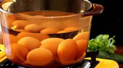 ​水煮荷包蛋怎么做才能完整? 水煮荷包蛋咋做好吃