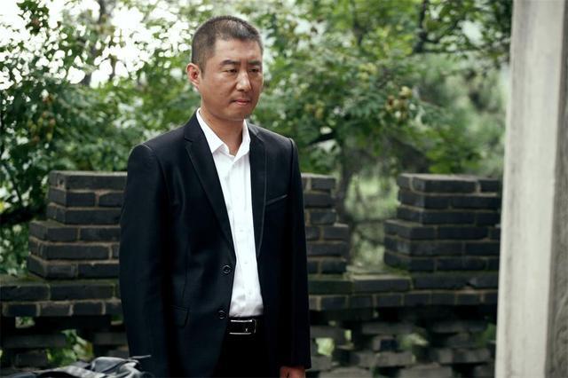 70岁斯琴高娃晚年凄凉，儿子入狱，女儿改国籍，如今出行全靠轮椅