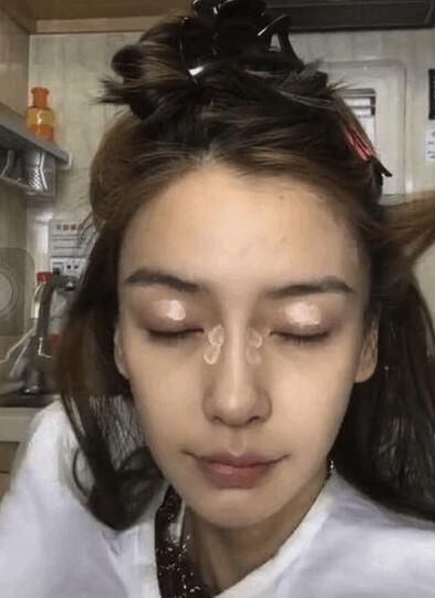 陈赫晒跑男团素颜大合照为鹿晗庆生`