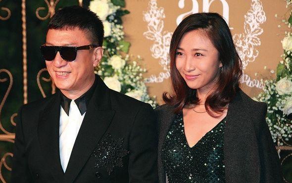 孙红雷一家三口罕见同框，2岁女儿正面曝光！长腿继承妈妈基因
