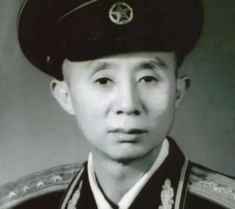 ​详述1955年9月广西省军区各军分区司令员与政委的授衔