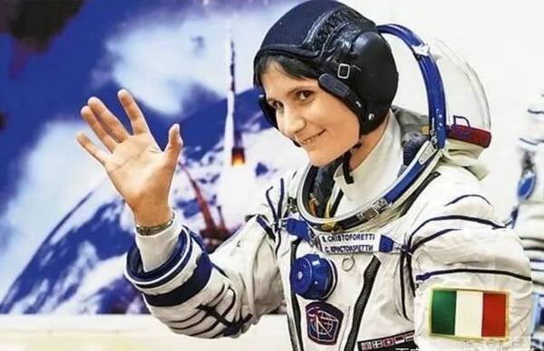 女宇航员必须已婚原因 女宇航员太空意外怀孕了怎么办