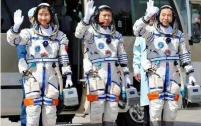 ​女宇航员必须已婚原因 女宇航员太空意外怀孕了怎么办