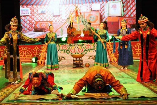 丧事三跪九叩的正确姿势（一般到灵堂怎么祭拜行礼）