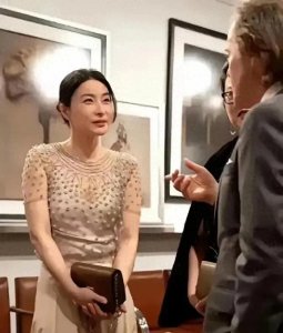 ​＂揭秘郭晶晶的‘凤凰相’：旺夫旺家的面相秘密！＂