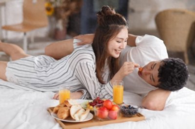 ​22年前，不顾全家反对嫁大26岁丈夫的伏明霞现状如何？