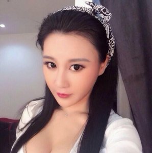 ​在中国素有乳神之称的樊玲，傲人身材令人称赞不已！