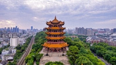 ​黄鹤楼毁灭前的惊世影像！外国游客意外捕捉最后瞬间