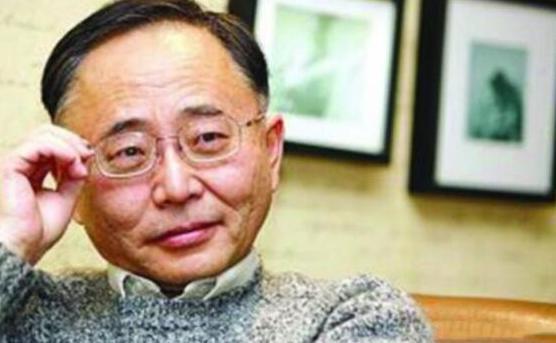 他是烈士江姐的儿子, 定居美国30年, 被问为何不回国, 他这样回答