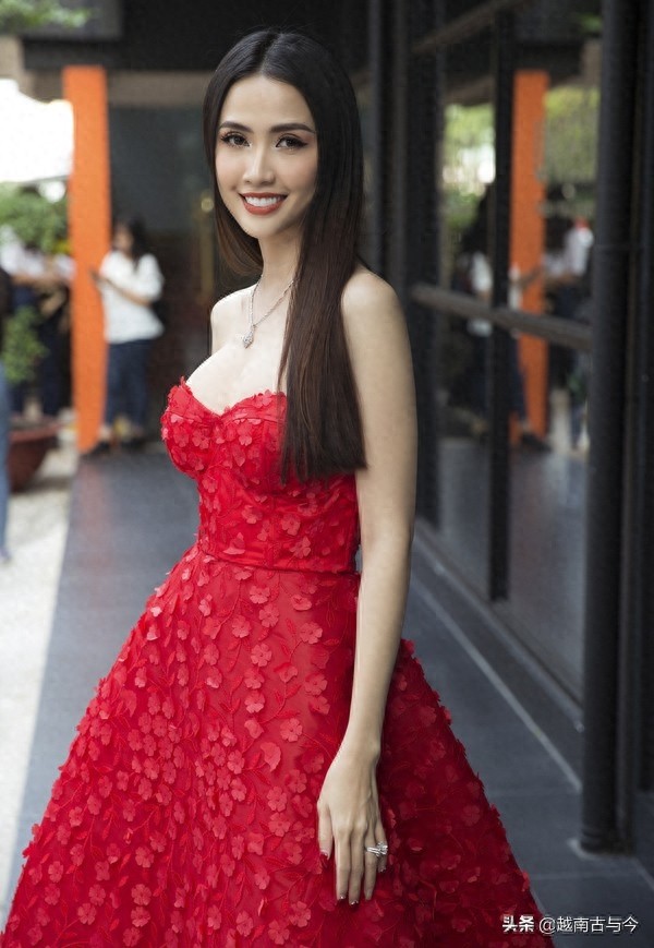 越南高颜值女明星各大年会穿晚礼服走秀，越南小姐和性感女星最美