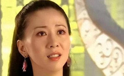​汤加丽：因“人体模特”和丈夫离婚，与父母决裂，至今48岁仍单身
