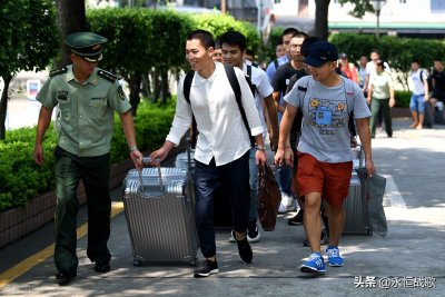 ​本科生，当兵走直招士官还是义务兵，要结合这4个方面来考虑