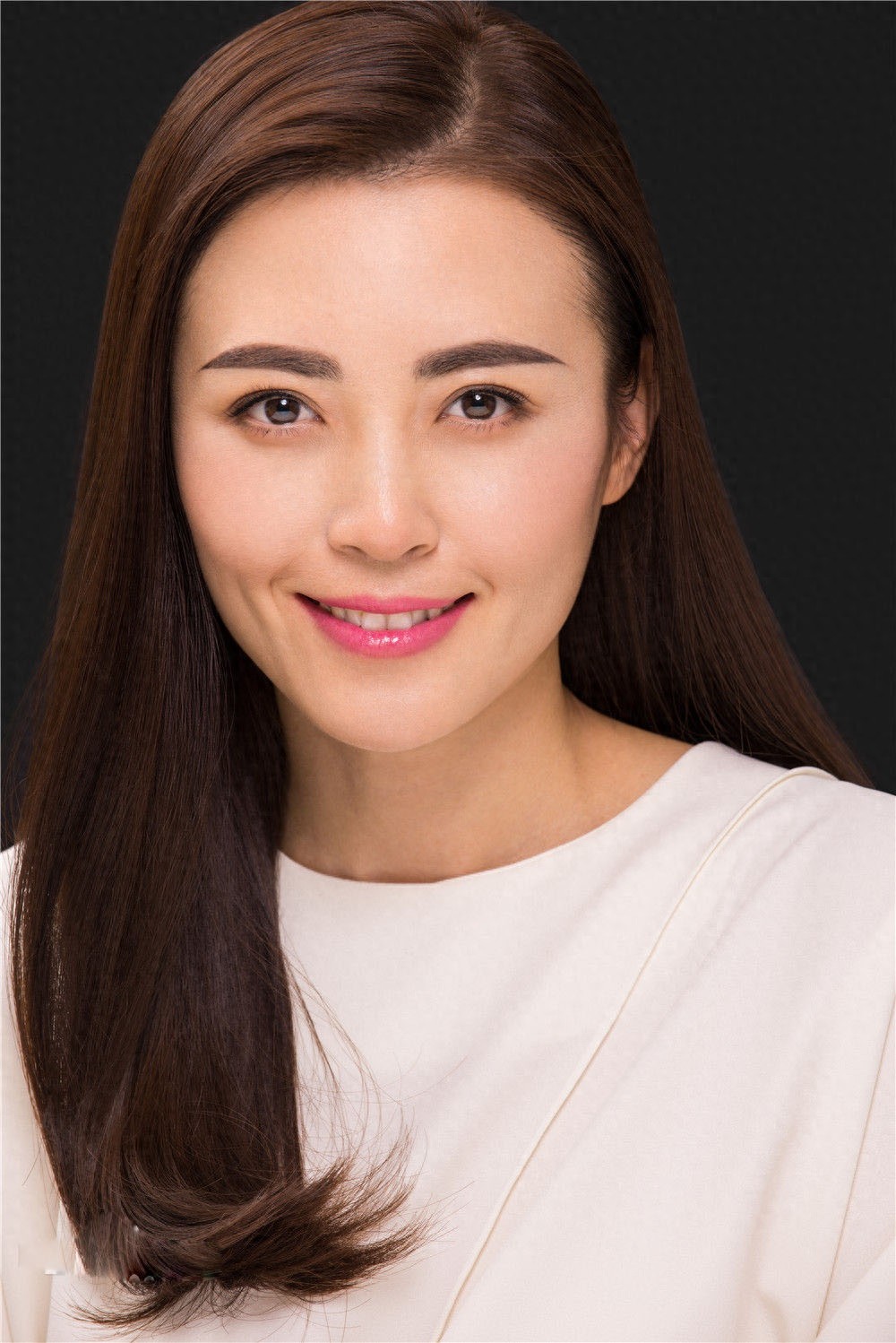 “白领专业户”于小磊，身材高挑，容貌秀丽，有东方女性的韵味