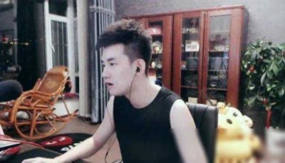 ​阿哲八卦出镜揭秘YY幕后风云，谁将成为下一个风云人物？