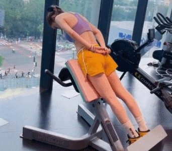 李小璐身穿“连体丁字裤”热舞,大量艳照被疯传,网友:不知羞耻