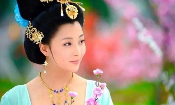 古代女生名字，古代的男人为什么取女人的名字？比如李莲英、曹雪芹、花容等？图13