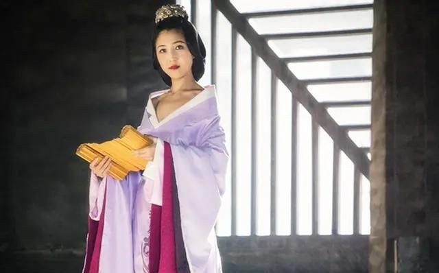 古代女生名字，古代的男人为什么取女人的名字？比如李莲英、曹雪芹、花容等？图16