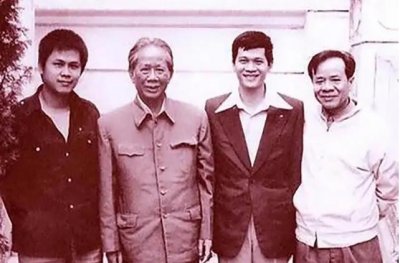 ​投靠苏联，入侵柬埔寨，和中国打仗，如何评价黎笋的最后10年？