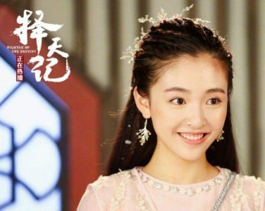 ​她曾是校花，是择天记中的白落衡，却在生日夜被逼喝自己的尿