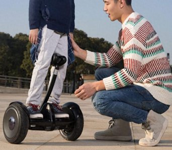 ​平衡车怎么骑行视频教学？10分钟学会，附前后移动、转弯技巧