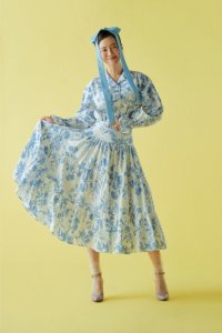 ​韩国女艺人宋智孝最新时装写真发带造型出镜