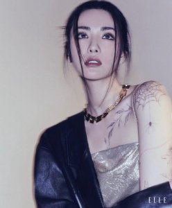 ​韩国女艺人NANA最新杂志写真美女氛围感十足