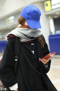 ​赵薇虽移居海外，却有一段无法洗白的黑历史，穿日本军旗服装走秀