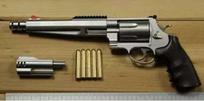 ​俗称“掌炮”的M500左轮手枪后坐力有多大？双手紧握是必须的