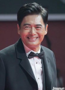 ​68岁的周润发首度回应了他裸捐56亿港币的行为