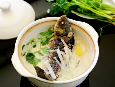 ​白萝卜鲫鱼汤