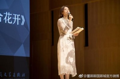 ​董卿新书《朗读者》出版