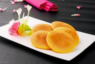 ​好吃又好看的蛋黄饼该如何做？