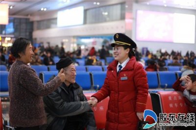 ​烟台站：一个电话撑开一条温暖回家路