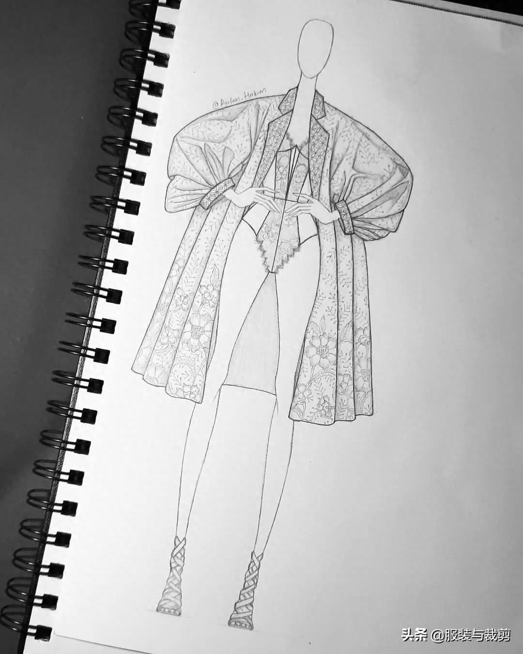 12款时尚晚礼服服装设计线稿手绘图