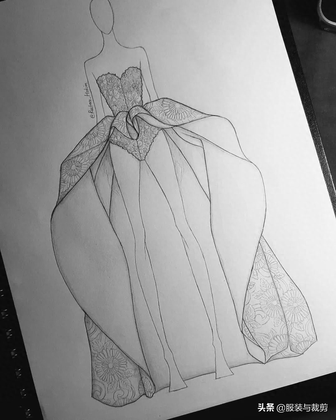 12款时尚晚礼服服装设计线稿手绘图