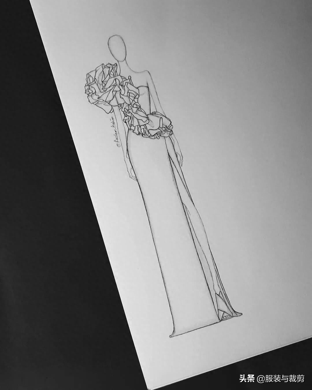 12款时尚晚礼服服装设计线稿手绘图