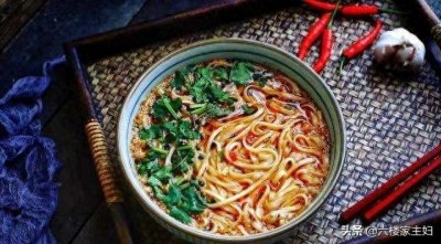 ​酸汤面的汤怎么调？
