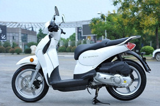 车友2.3万提台圣甲虫200，动力优异外观丑爆，跟巧格佳御没法比