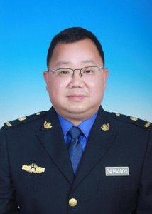 ​那个穷到开滴滴的副镇长升迁了！网友：感觉他是个好官！