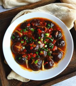 ​麻辣香菇口感滑嫩韧中带脆，重要的这几步，做好了比吃肉过瘾