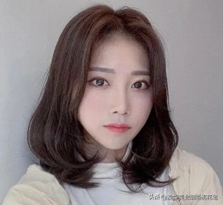 ​“锁骨内扣烫”发型