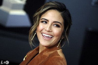 ​2018格莱美颁奖典礼现场，红色礼服惊艳现场！