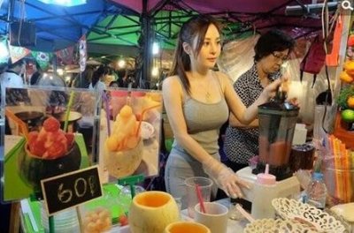 ​泰国果汁西施星巴克颜值担当 逆天模样谁还好好买饮料