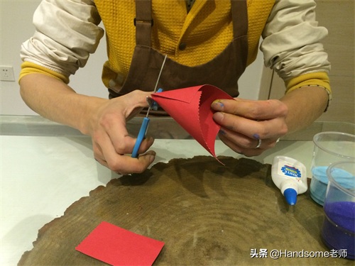 儿童创意美术：彩砂画--大海落日