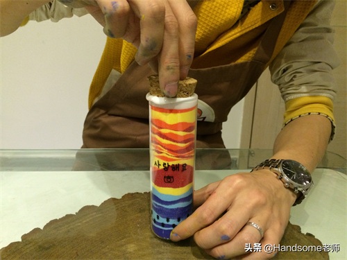 儿童创意美术：彩砂画--大海落日