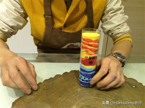 儿童创意美术：彩砂画--大海落日