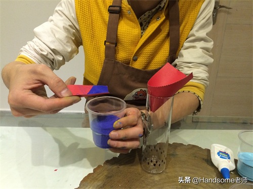 儿童创意美术：彩砂画--大海落日