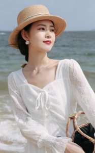 ​白色蕾丝裙 - 搭配出小仙女纯洁、干净的美感